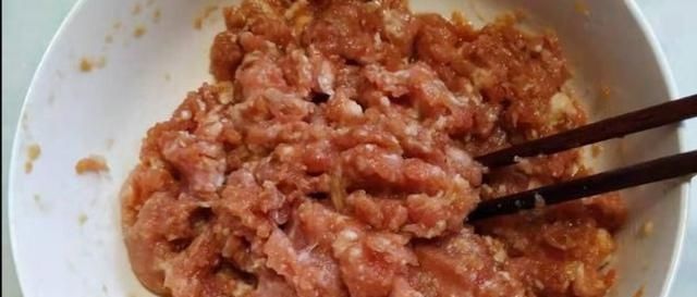 细节|蒸饺怎么做呢大厨教你配方和细节,记住这几步,在家轻松做