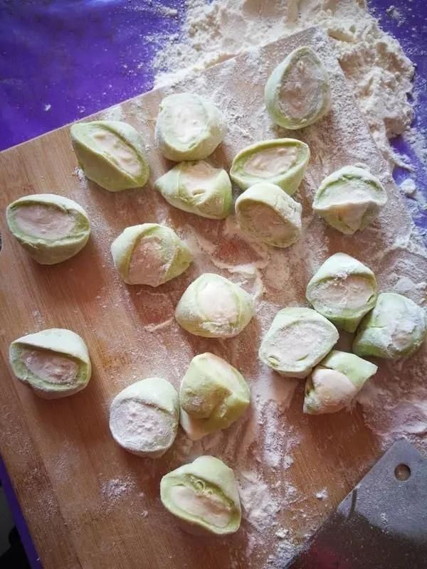 好吃|用它包饺子,比韭菜好吃,比包子好看,鲜嫩味美香气十足