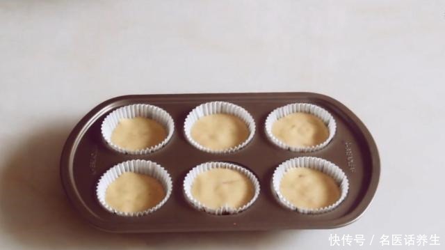 拔丝|网红拔丝蛋糕,教你在家轻松做,松软香甜,掰开就拔丝