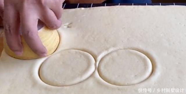 松软|山药别炒的吃了，加2个鸡蛋教你做养胃小饼，松软香甜凉了也不硬
