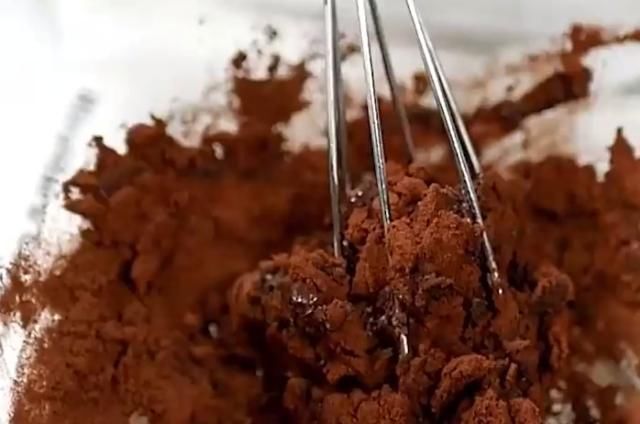 牛奶巧克力|分享一款形似果冻的冰蛋糕,软糯香甜,丝滑爽口,真是太美味了