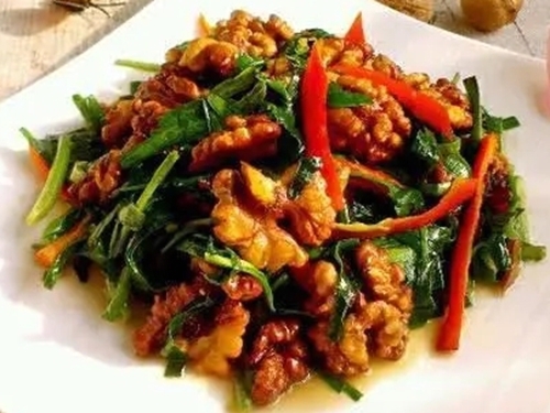 滋补|四菜两汤,肉质酥嫩,汤汁醇厚,营养美味又滋补,常吃益智强体质