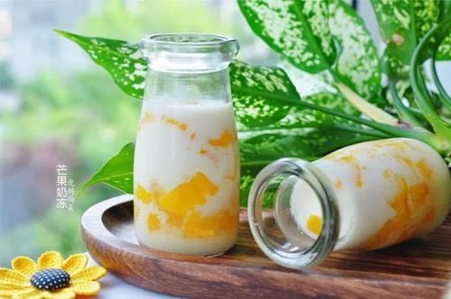 甜品|1个芒果1盒牛奶,简单做春天最美味的小甜品,不用吉利丁也Q弹