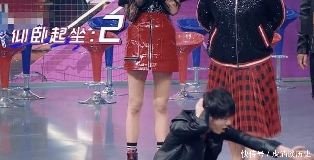 真实|华晨宇躺下的时候发现关晓彤裙子太短了,谁注意到他的动作?暴露了真实人品