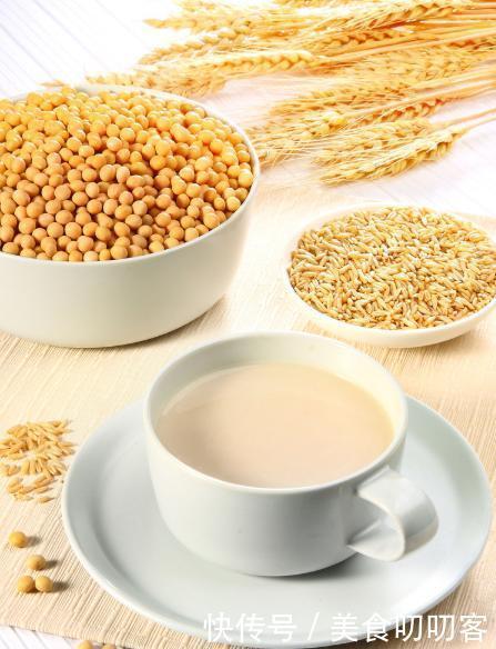 豆浆闻起来会|“豆浆”经常推荐大家饮用,那在家制作豆浆时需要注意什么?