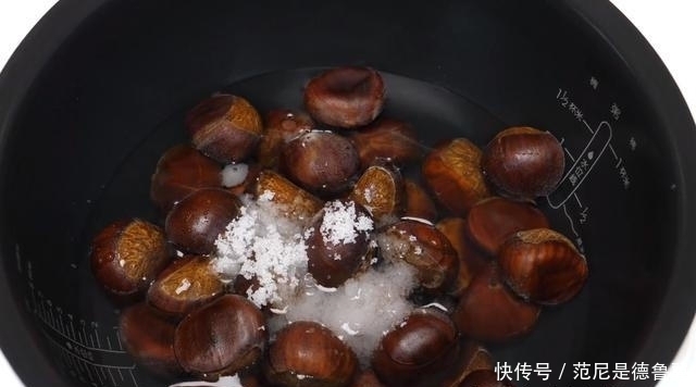 下锅煮|煮板栗时,板栗先下锅就错了!只需多加这1步,板栗又香又好剥