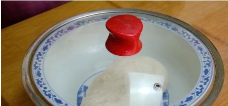 面团|烙饼想要柔软多层?大多以为要抹很多油,用开水烫面,其实都不对