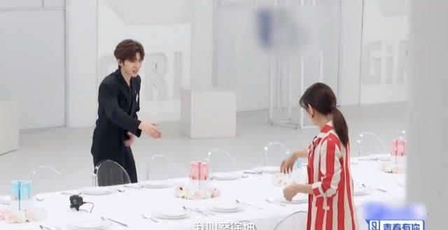  上热|蔡徐坤久违上热搜，时隔两年再回训练营，对比照成熟不少