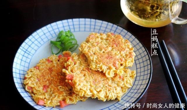 吃法|何炅老师分享的,方便面新吃法,简单好吃,给家人换换口味
