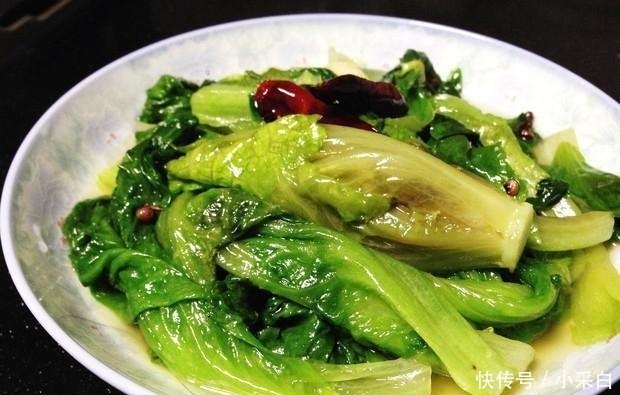 饭店|“炒生菜”先放蒜米还是后放?饭店大厨:多加一步,生菜又脆又绿