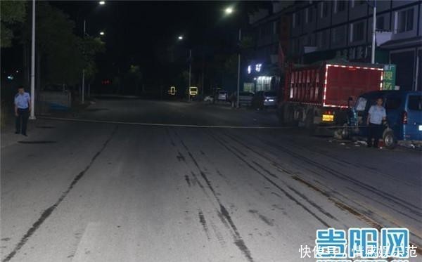  凌晨|咚！面包车凌晨撞进大货车底部3人重伤被困车内