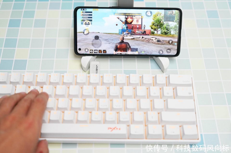 游戏|畅玩三端游戏,吃鸡快人一步,莱仕达K30游戏机械键盘体验