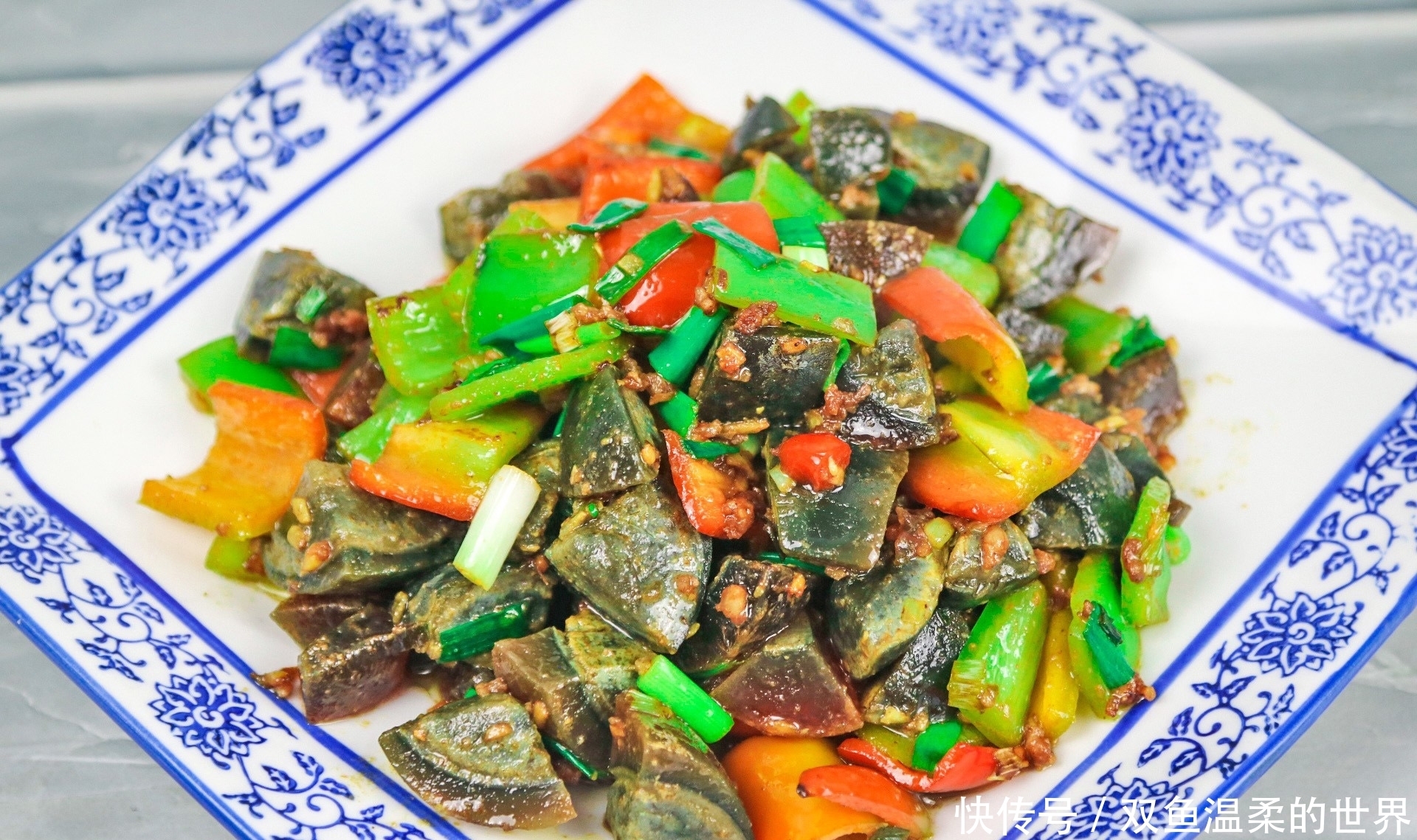 家常|家常辣椒菜谱,青椒炒皮蛋,比肉好吃,美味又下饭,吃不够