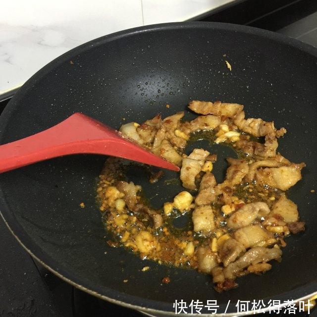 入味|五花肉炒莴笋，咸香入味，下饭极了