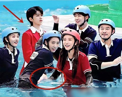 蔡徐坤|《奔跑吧》海报蔡徐坤是P上的看到原照片,也太不走心了