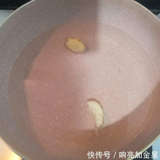  好喝|茶树菇鱼丸鸡汤，营养丰富，鲜美好喝