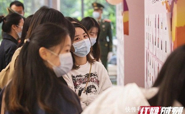  武警湖南总|兵哥哥遇小姐姐 军地“鹊桥会”现场26对嘉宾牵手成功