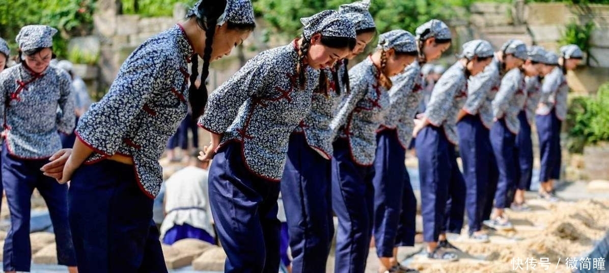  年轻|茅台酒踩曲为什么一定要年轻女子来踩?