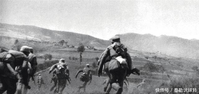 久攻不下|日本兵躲在炮楼里，八路军久久攻不下，老农路过这有何难