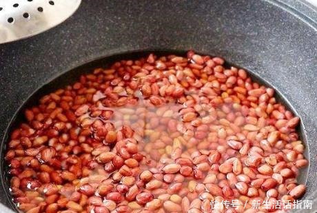 放油|油炸花生米,别只会放油,多加1点技巧,花生米香酥脆不返潮