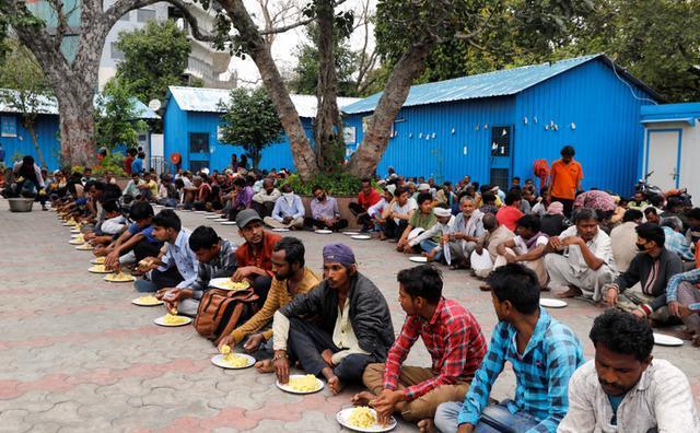 救助金|失业率飙升的印度:大律师法院外卖菜,救助金成"空头支票"