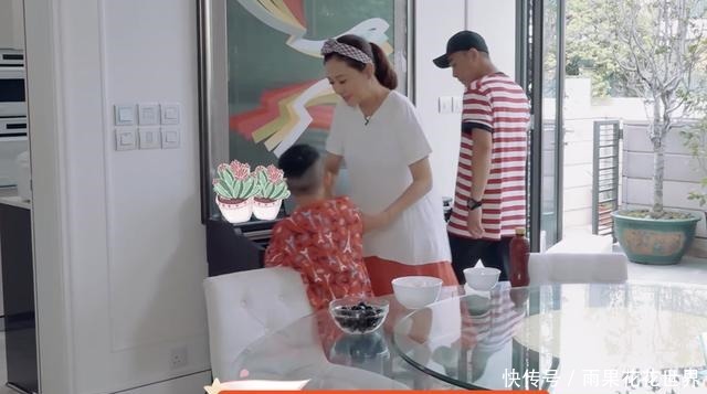  节目|陈小春夫妇角色互换，Jasper刁难爸爸，应采儿称生二胎是为陪自己