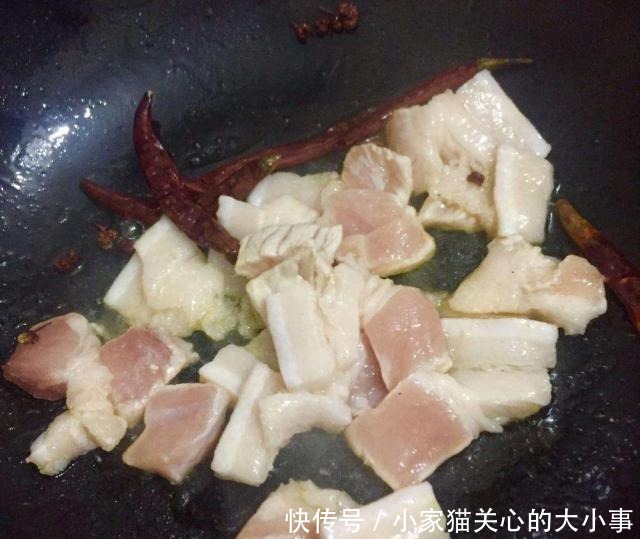 加上|包菜炒五花肉，五花肉不仅不油腻，加上包菜还会特别的清爽！