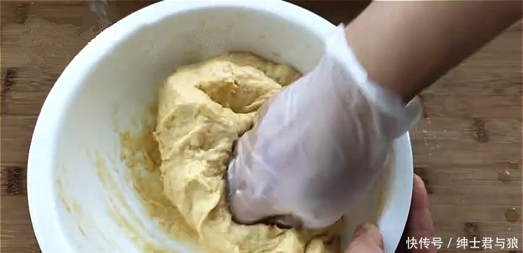 拉丝|教你真正懒人面包做法，不用揉面，不用黄油，出炉拉丝又柔软