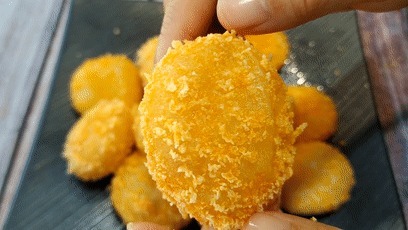  美食|土豆又出新做法了，加1碗糯米粉，吃着软糯香甜，出锅就扫光