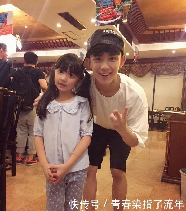 小苹果|还记得《一年级·小学季》的小苹果安淇尔吗?她现在长这样了