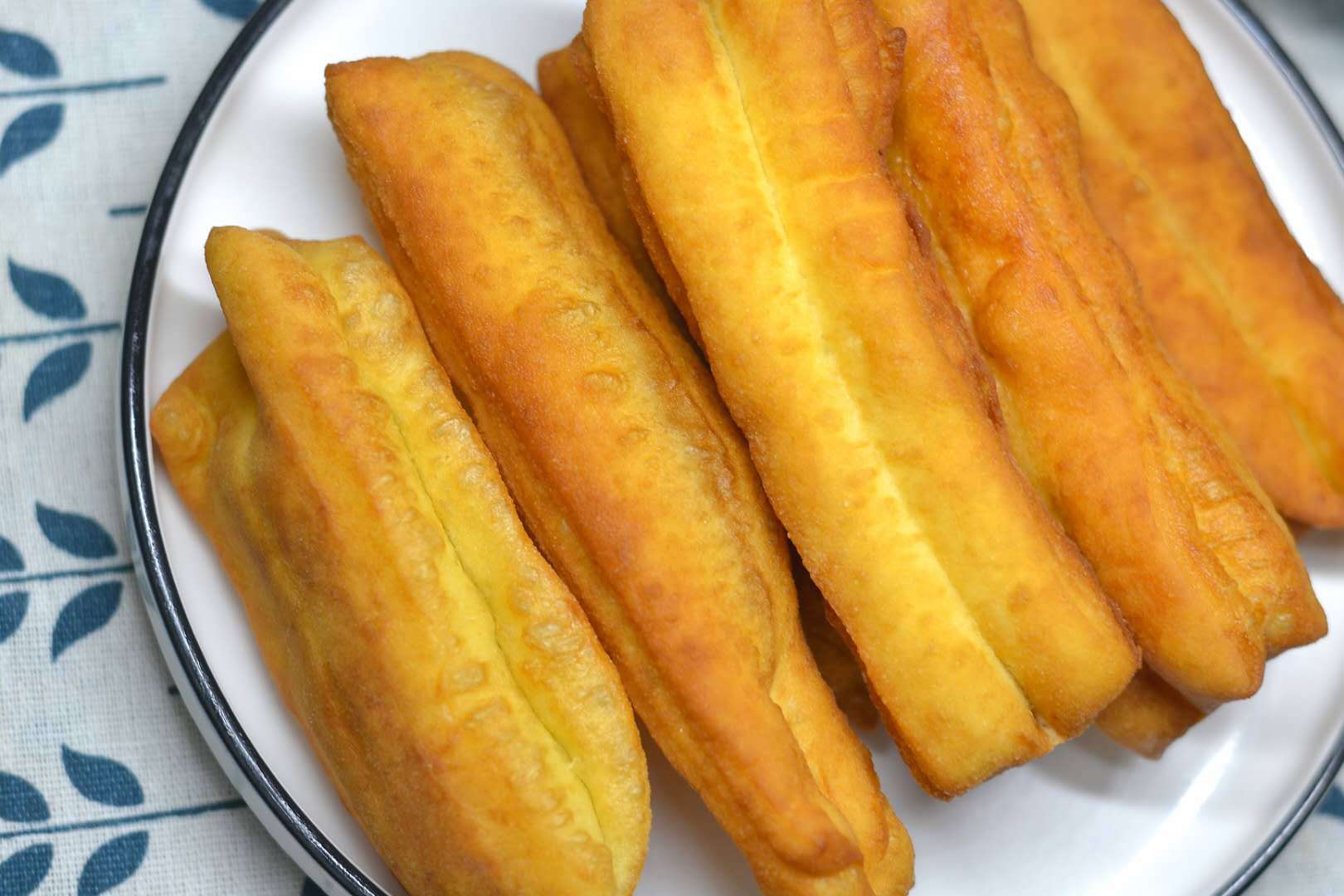 柔软|炸油条时,谨记这3个要点,油条蓬松柔软,有空心,一次就成功