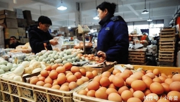 街边|街边5毛钱1个的“煎蛋”,路人都排队买,吃货一眼就看出“猫腻”!