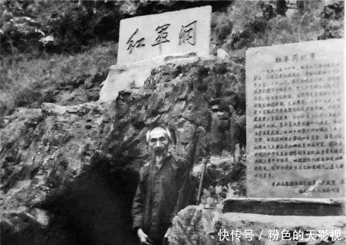 敌人|18岁就成为了师部政委，却授衔为暂授少将，亲自将肩章摘掉不戴