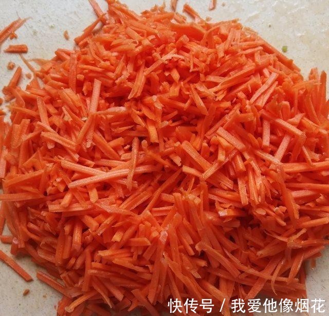 丸子|胡萝卜豆芽菠菜丸子,外酥里嫩,咸香适口