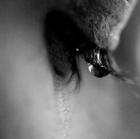  测在|心理测试：哪一只眼睛流出眼泪是苦的，测在感情里你懂得止损吗