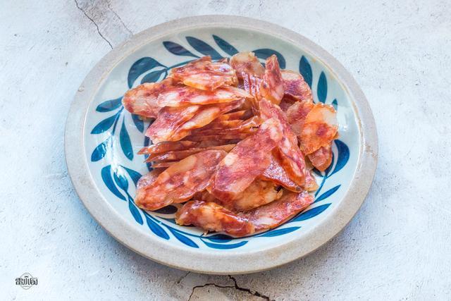 干笋炒腊肠|晚上只烧了1道菜,两个人吃了1锅饭,老公说这种吃法不胖才怪