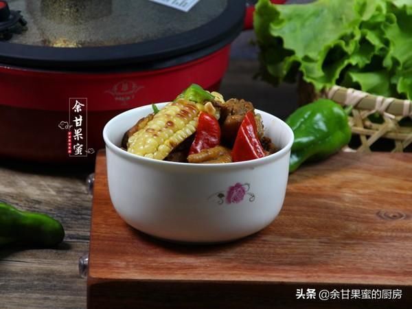  香味|天热下厨，午餐就炖这一道菜，粗粮鸡肉皆有，鲜香味美，开胃下饭