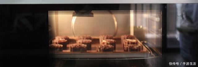 巧克力桃山|这种月饼创意满分,但减肥人士看看就行了,咬一口就胖5斤!