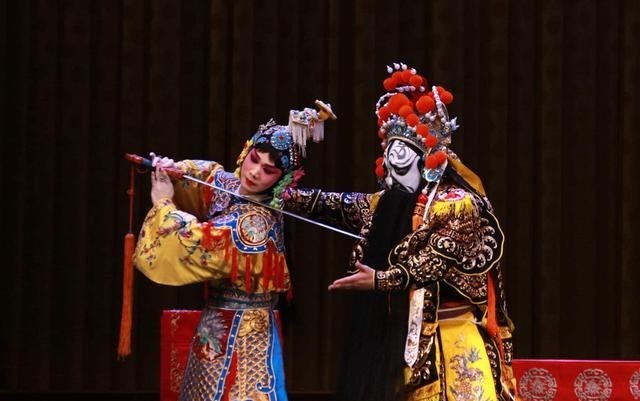 婉容|溥仪婚礼耗费40万,亲自点了一出《霸王别姬》,成为后世笑柄