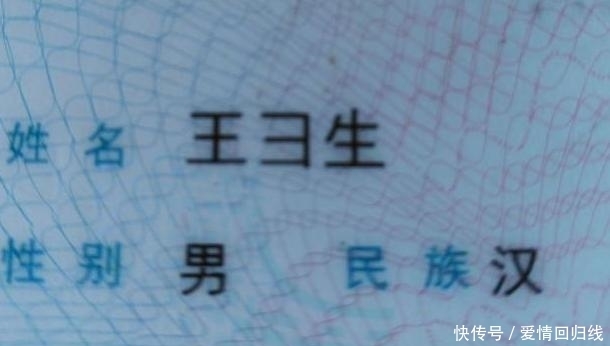 美女|搞笑GIF：美女直播吃辣椒，真是花样百出