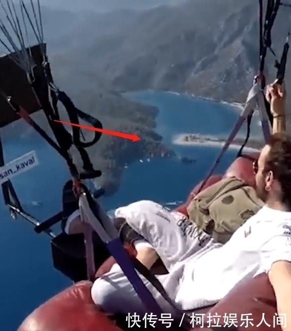 真怕|外国人控制人口又有新方法?土耳其男子在天上坐在沙发,真怕翻了!