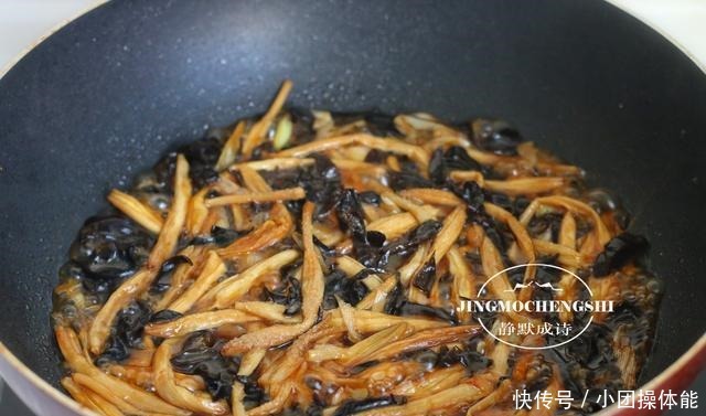 炸酱面|北方人都爱的打卤面,不放青菜一样好吃,比炸酱面吃着还过瘾