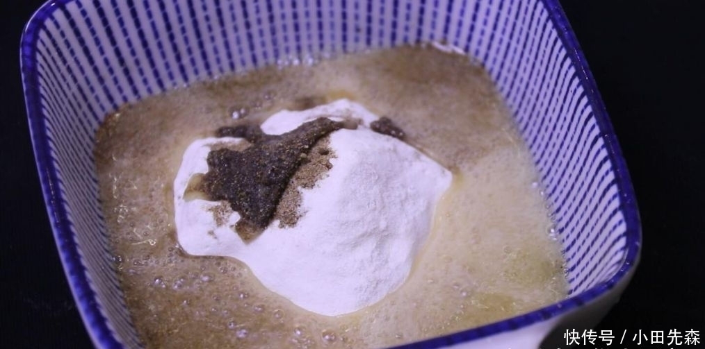 面粉|这是椒盐酥饼的做法,咸香可口,外皮超酥,轻轻一碰就掉渣