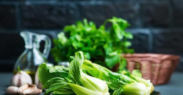 会变黄|青菜怎么炒又好吃,又不会发黄