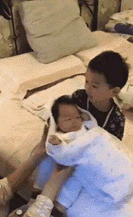  经历|各位领导，这杯我干了你们随意，我想知道这个小哥最后经历是什么