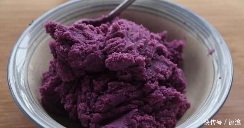做法|面粉特别的创意做法,加2个紫薯,比包子馒头都好吃,酥得直掉渣