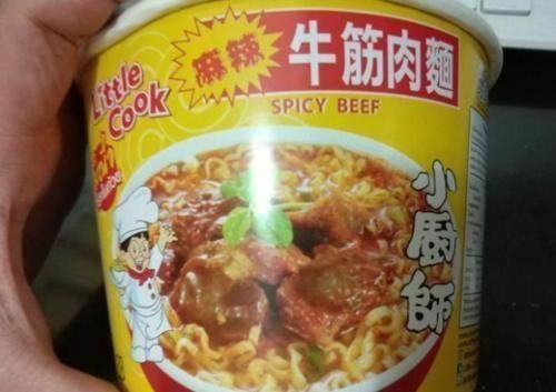小七|去泰国吃桶“牛肉泡面”,8元一桶,以为被坑,开盖后这是泡面