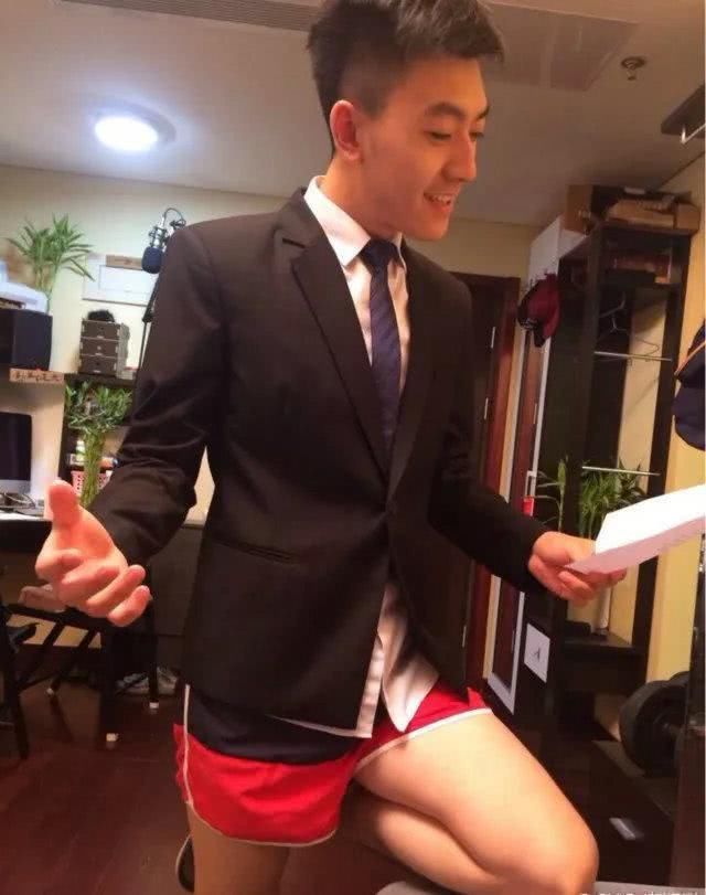 私下|央视主持人幕后被拍,私下的他们毫无正经可言,你能想到