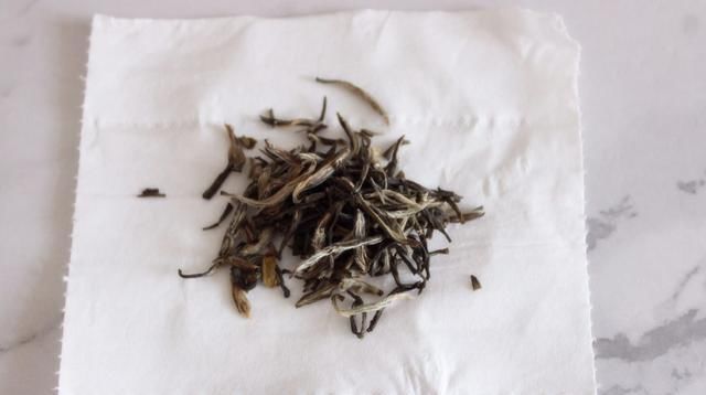  留在|大蒜皮别再扔了,有钱人都留在家里用,用途花钱买不到,厉害了