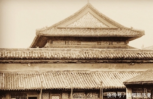 紫禁城|上世纪初期的紫禁城:破败荒凉,杂草丛生,令人颇为感慨